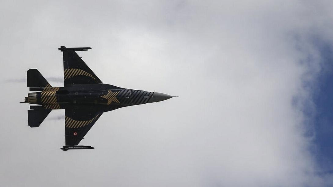  F-16