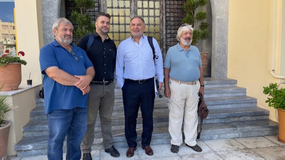 Ο επικεφαλής Γιάννης Κουράκης και τα στελέχη της παράταξης Ηράκλειο 3.7.5 συναντήθηκαν με τον Αρχιεπίσκοπο Κρήτης.