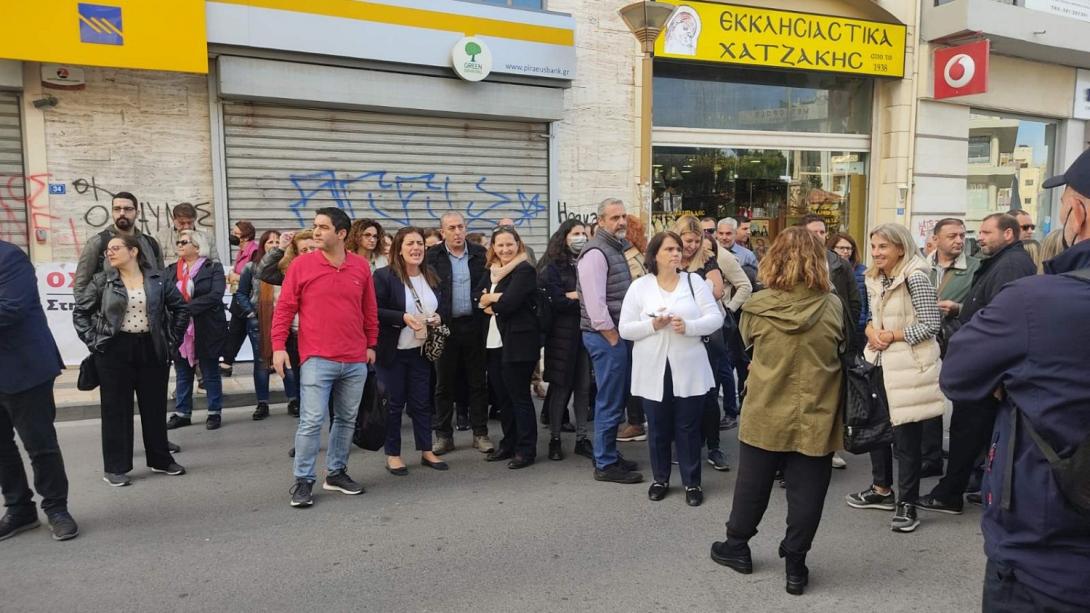 παράσταση διαμαρτυρίας του Συλλόγου Εργαζομένων στις Υπηρεσίες της Τράπεζας Πειραιώς