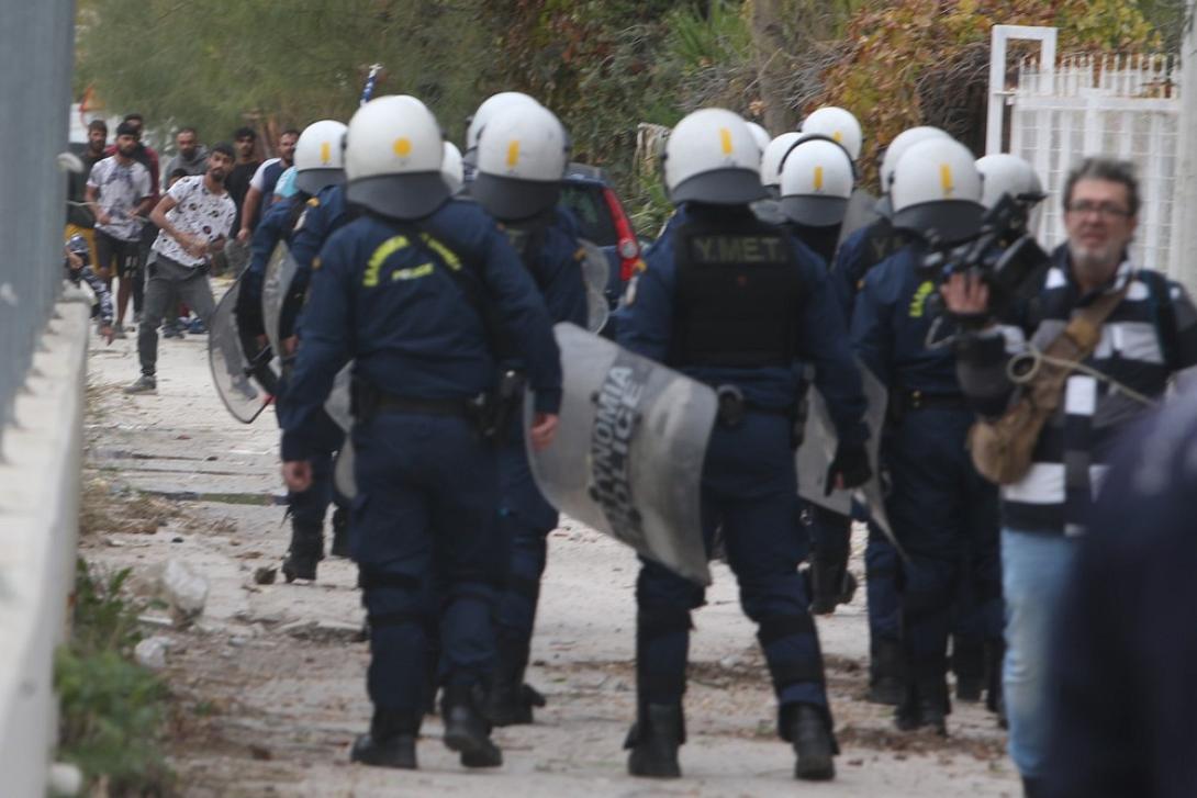 Σοβαρά επεισόδια επί της οδού Πόντου – Ρομά εναντίον ΜΑΤ