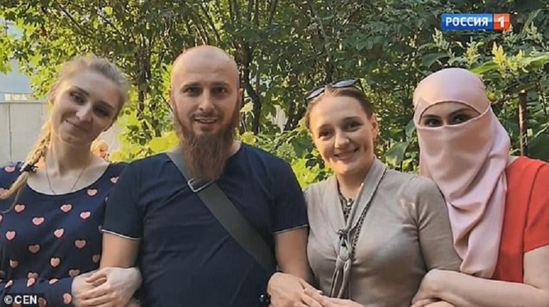 Ρωσος με 3 γυναικες