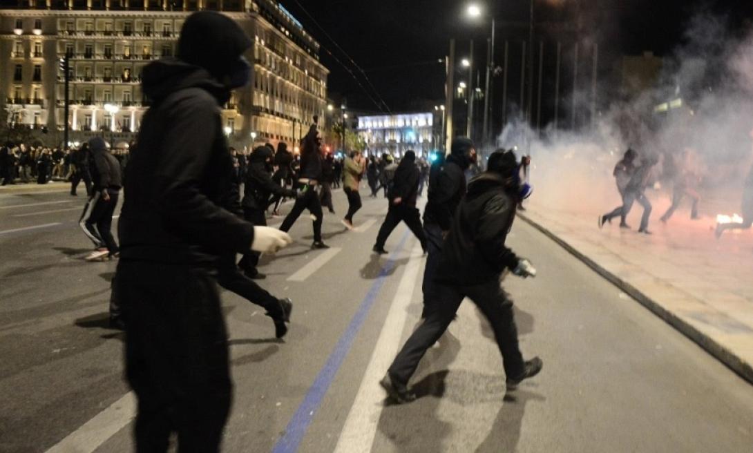 σύνταγμα επεισόδια