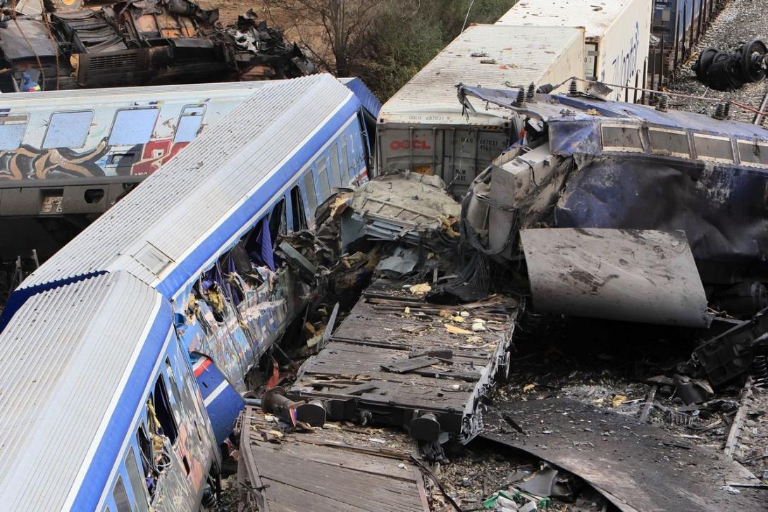 ΣΥΓΚΡΟΥΣΗ ΤΡΕΝΩΝ ΤΕΜΠΗ