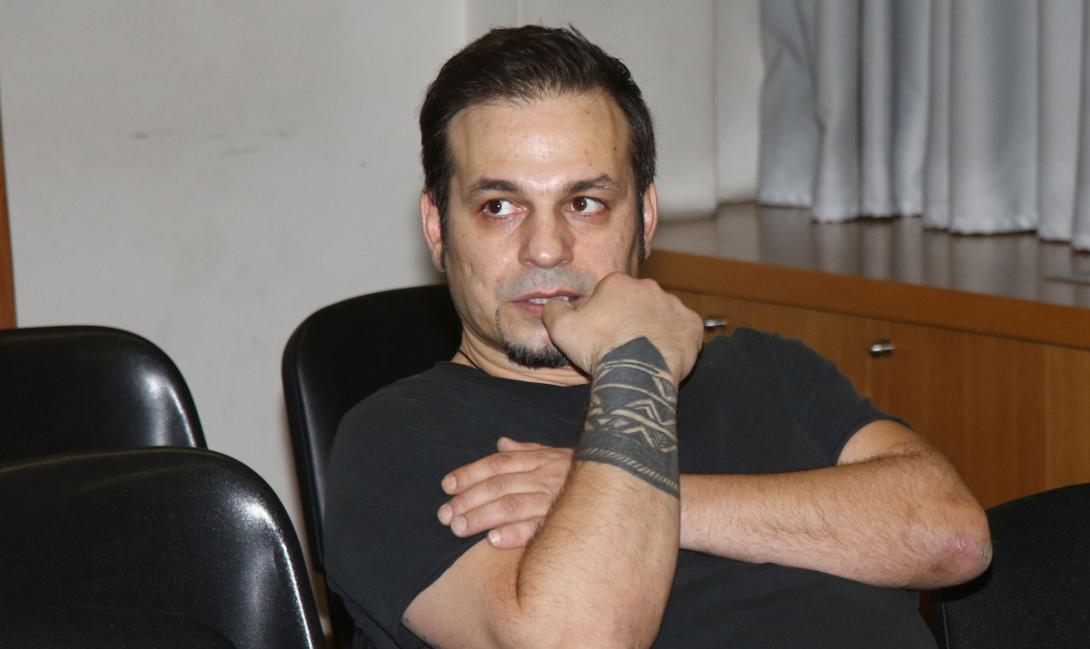 ντεμης