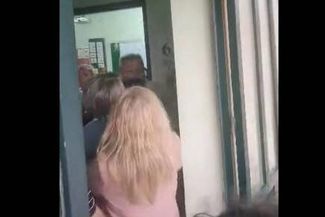 μαλλιοτραβήγματα σε εκλογικο κεντρο