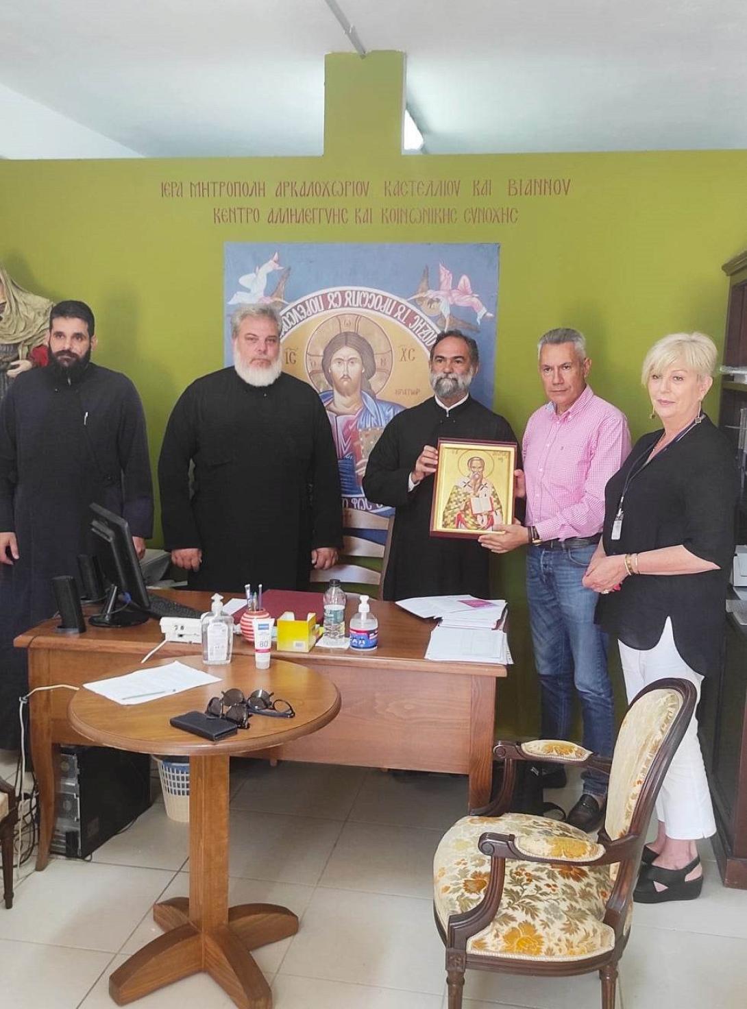  Δωρεά εξοπλισμού από την 7η ΥΠΕ Κρήτης στην Μητρόπολη Αρκαλοχωρίου