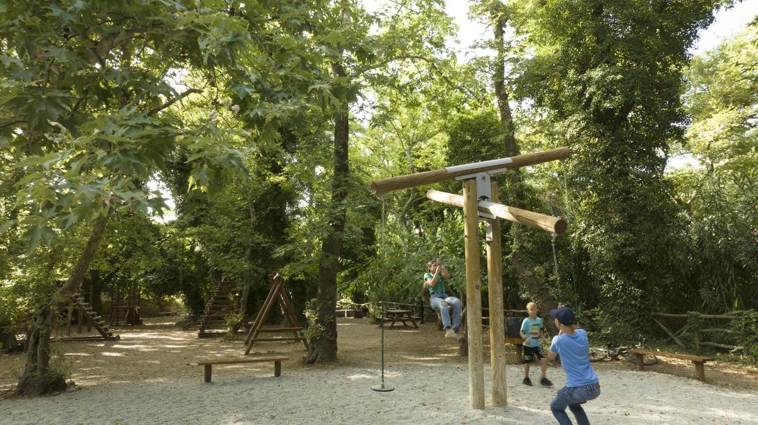 Νέα σύγχρονη παιδική χαρά στο Φόδελε