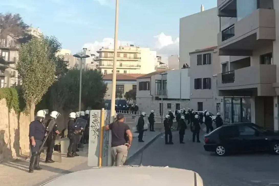 Σε ασφυκτικό αστυνομικό κλοιό η παραλιακή του Ηρακλείου