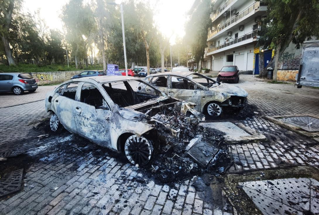 καμμένα αυτοκίνητα ζωγράφου