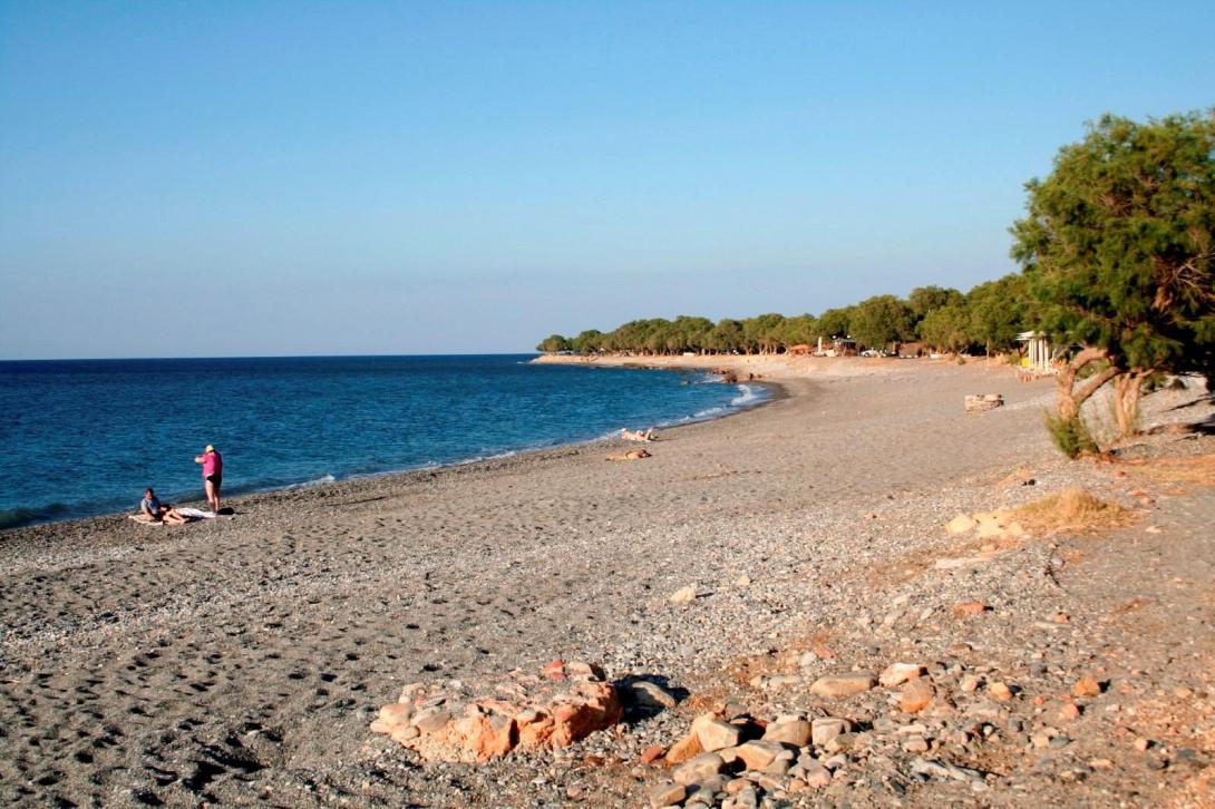 παραλία Ταυρωνίτης
