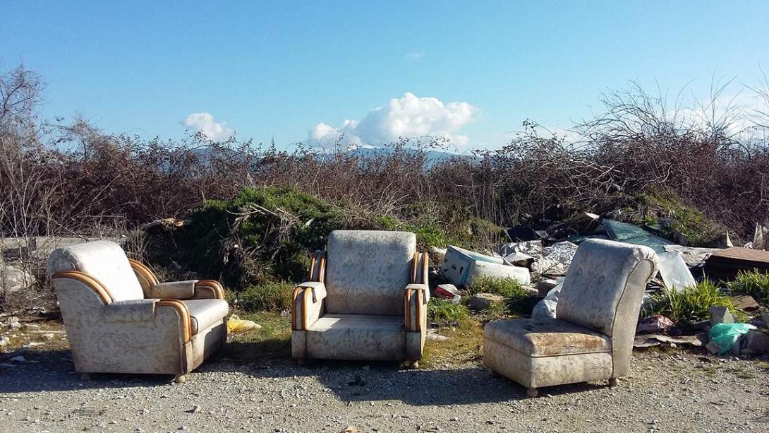 αυτοσχέδια χωματερή 