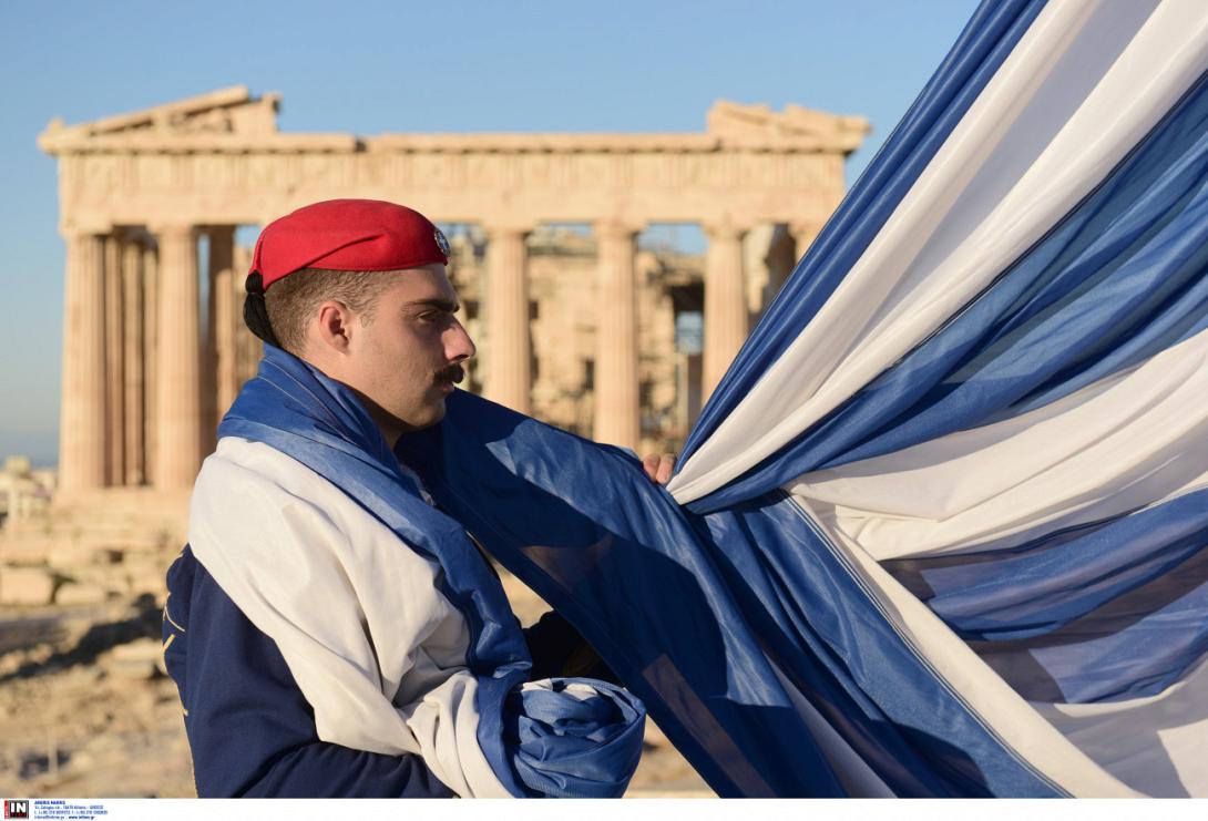 έπαρση της σημαίας στην Ακρόπολη