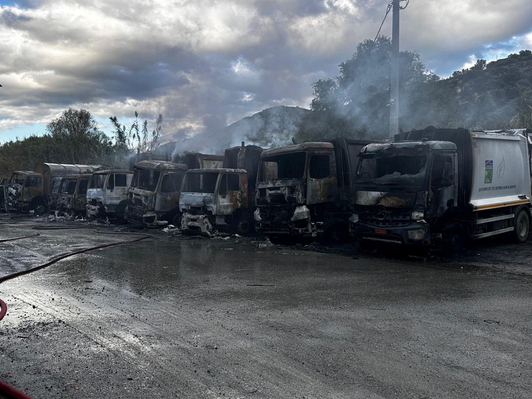 καμμενα απορριμματοφορα - δημος μαλεβιζίου