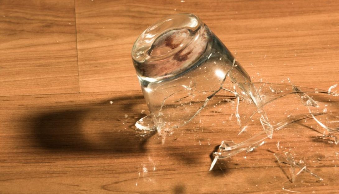 σπασμένο ποτήρι