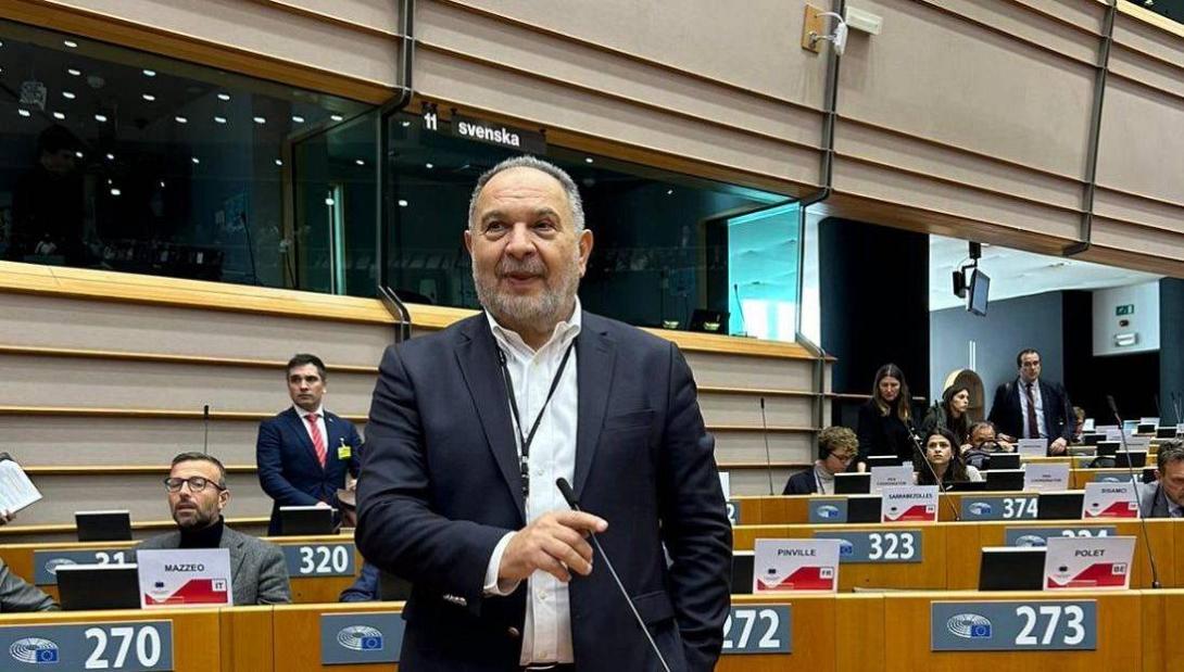 Γιάννης Κουράκης 