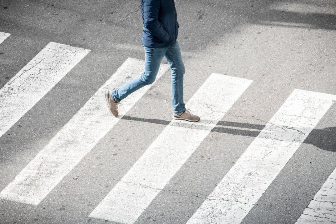 διάβαση πεζών (φωτογραφία από create.vista.com)