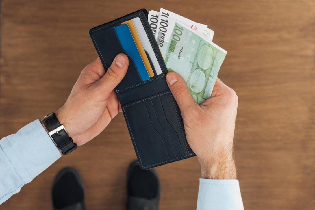 πορτοφόλι (φωτογραφία από create.vista.com)