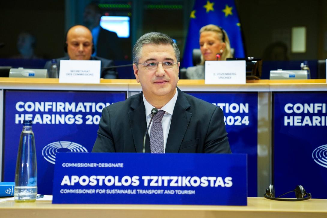 απόστολος τζιτζικώστας