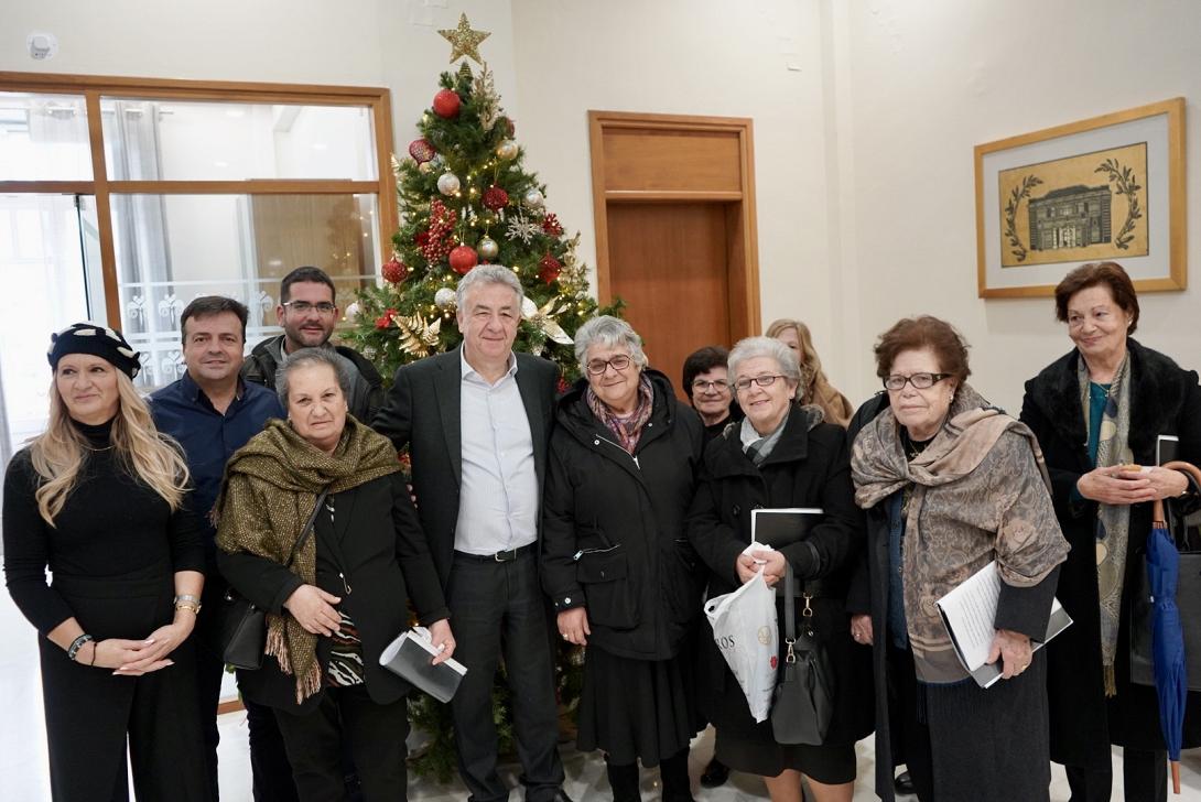 Ευχές, κάλαντα και μαντινάδες  στον Περιφερειάρχη Κρήτης 