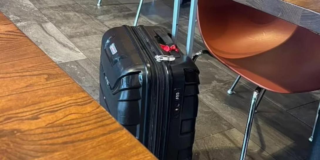 περίεργη βαλίτσα