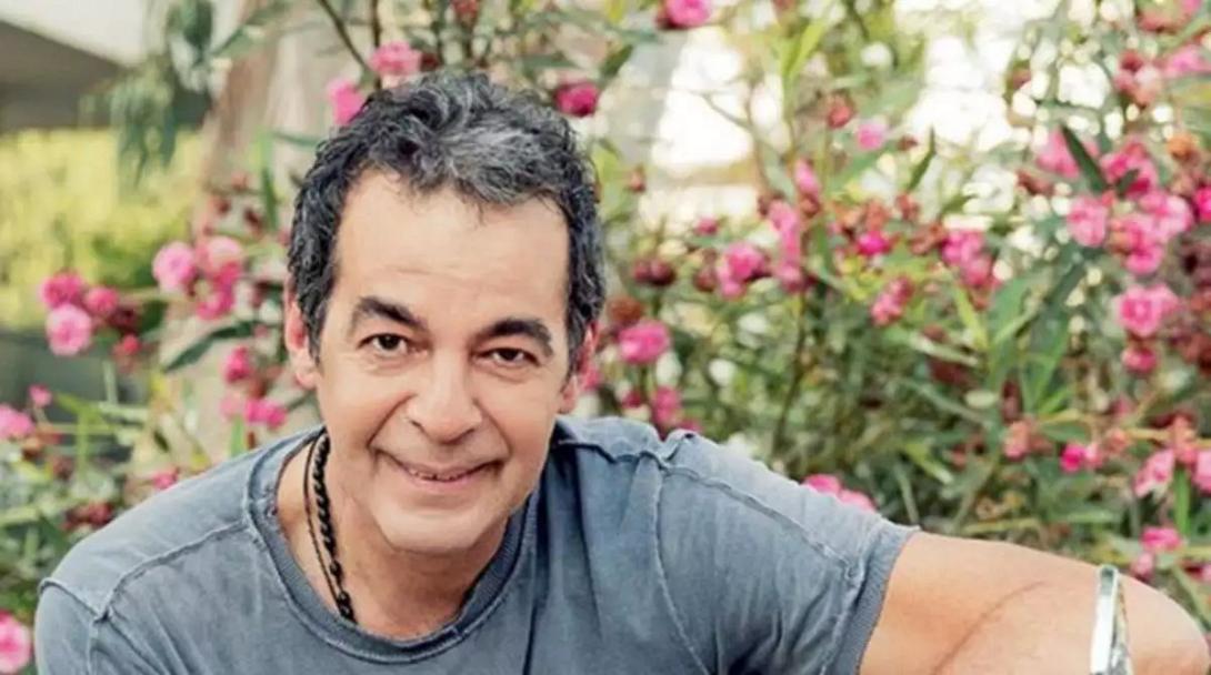 χαριτοδιπλωμένος