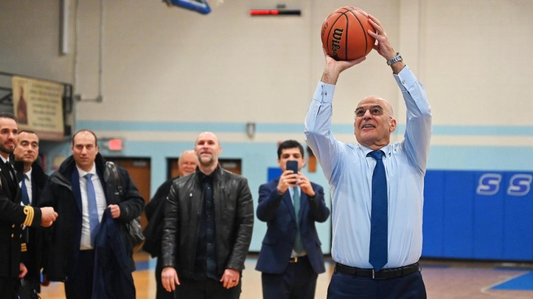 δένδιας μπάσκετ