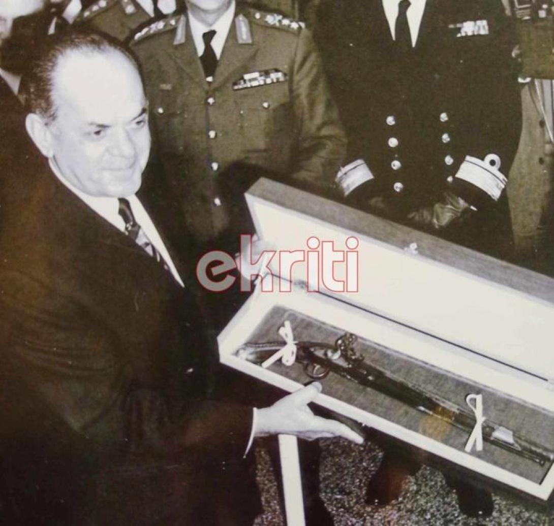 παπαδόπουλος πιστόλα