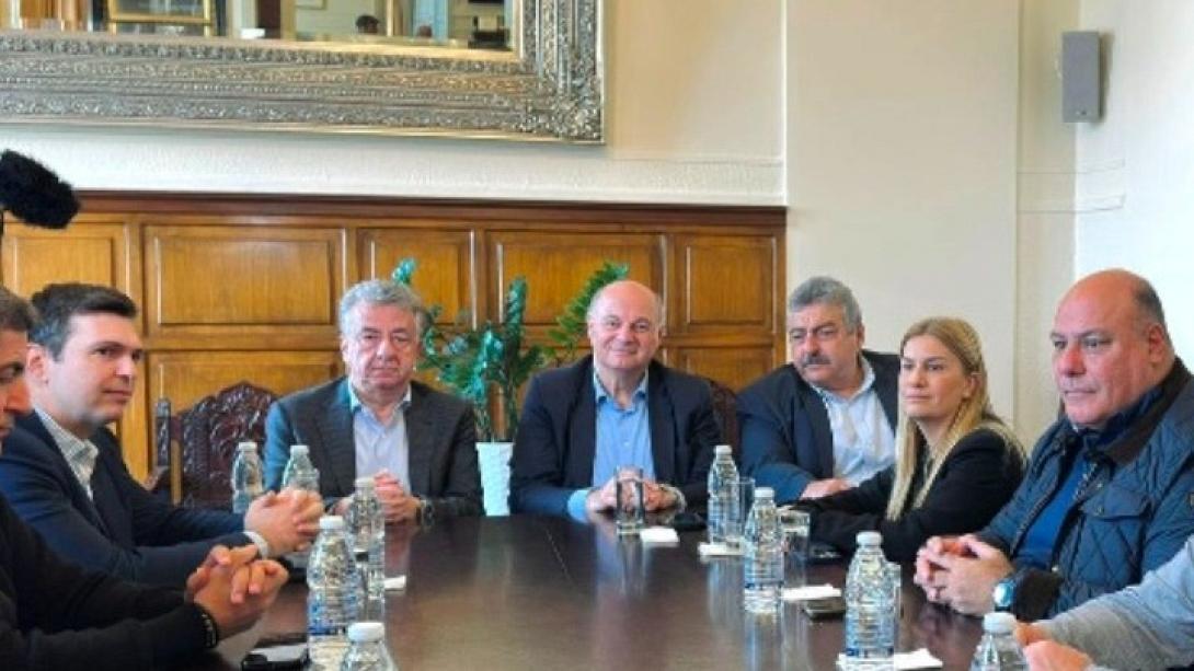 ΤΣΙΑΡΑΣ ΣΤΑ ΧΑΝΙΑ