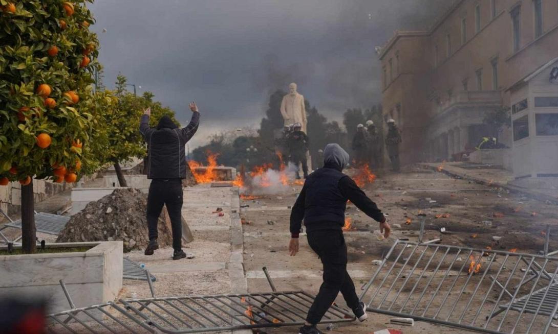 επεισοδια συνταγμα