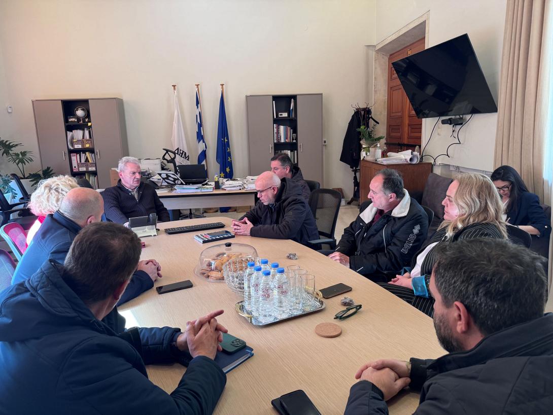 Συνάντηση του Δημάρχου Ηρακλείου Αλέξη Καλοκαιρινού με εκπροσώπους της ΑΔΕΔΥ