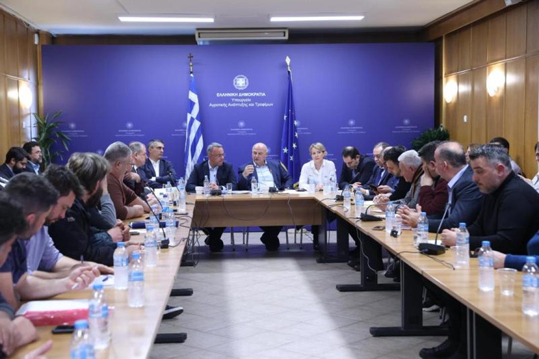 Συνάντηση υπουργοί - αγρότες 