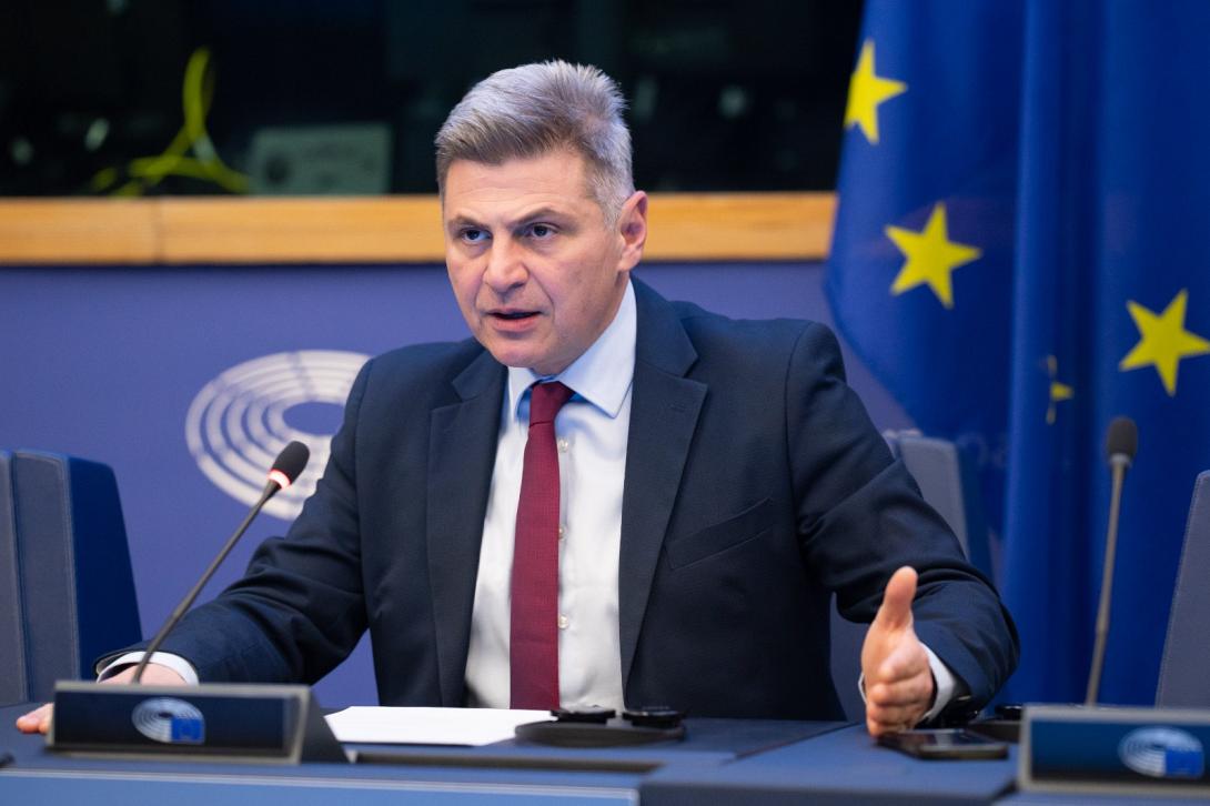 Νικόλας Φαραντούρης
