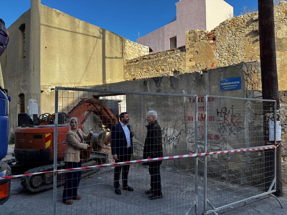 Αυτοψία του Δημάρχου Ηρακλείου στις προκαταρκτικές εργασίες στη Φάμπρικα Ανωγειανάκη