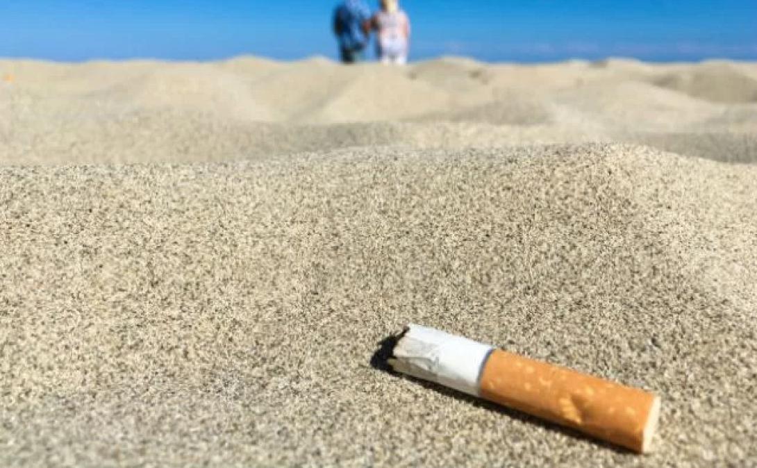 ΚΑΠΝΙΣΜΑ ΣΤΗΝ ΠΑΡΑΛΙΑ