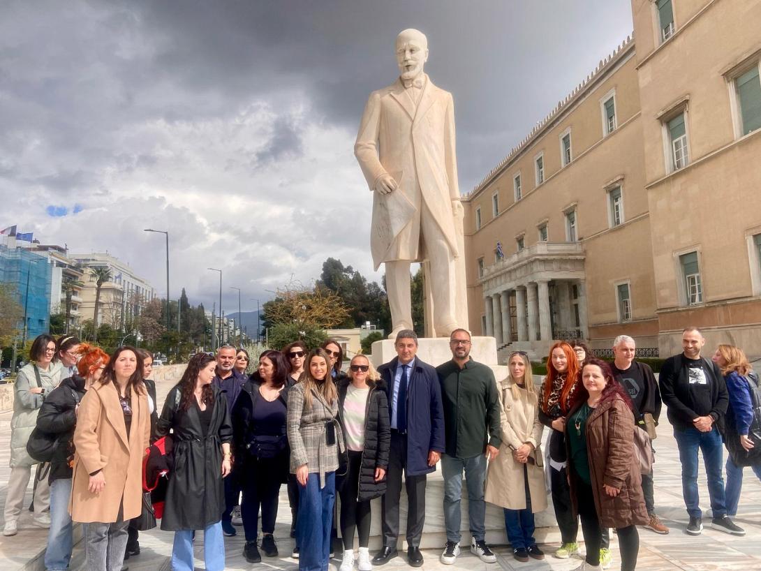 Αυγενάκης με κρητικά σχολεία στη Βουλή