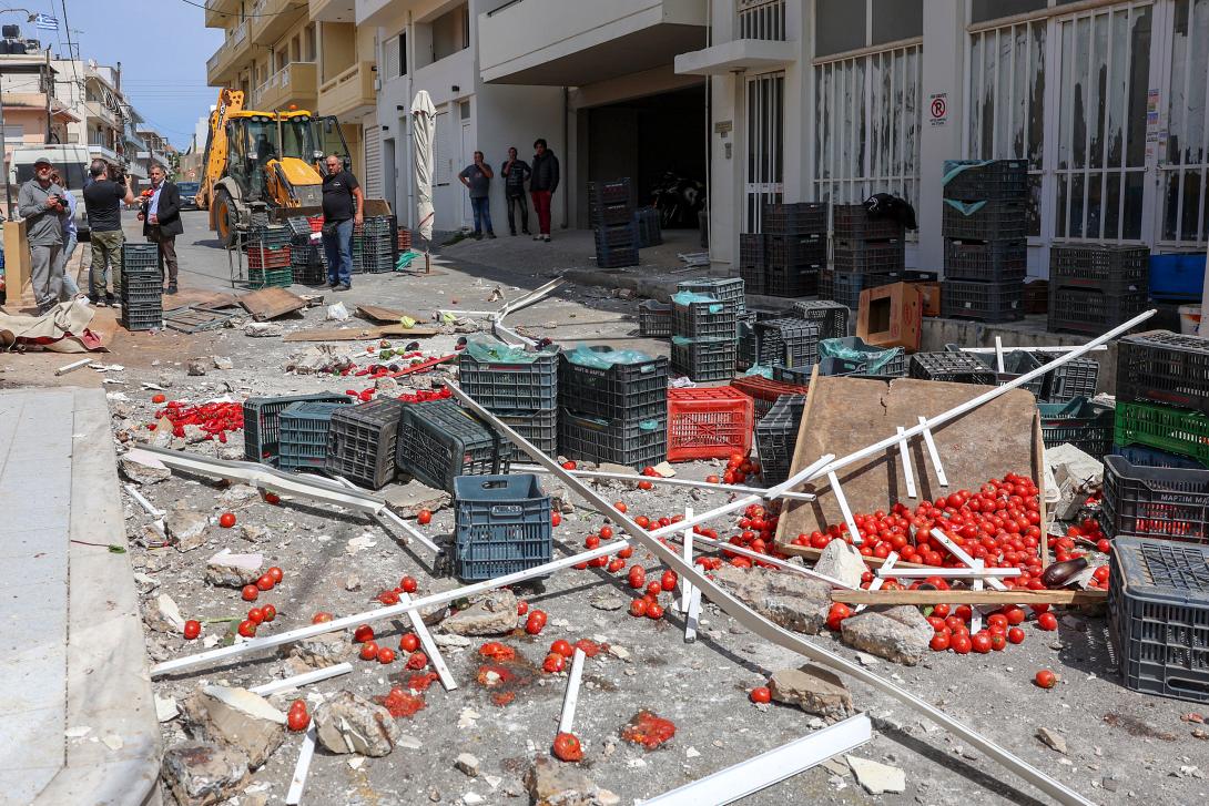πτωση μπαλκονιου καμινια ​