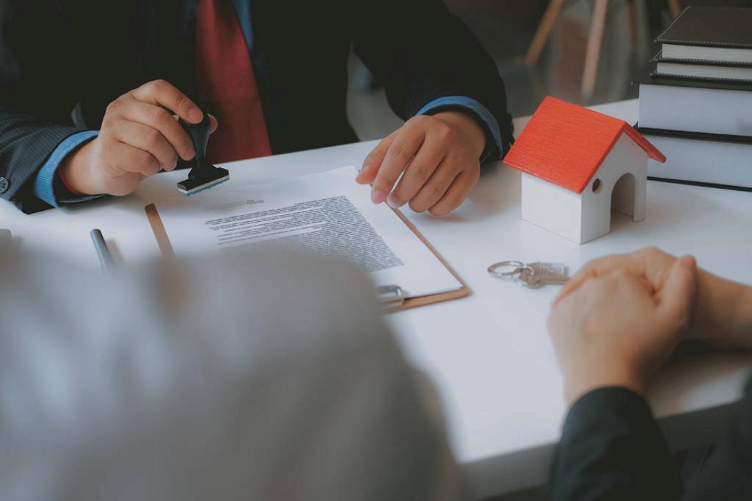 αγορά ακινήτων (φωτογραφία από create.vista.com)