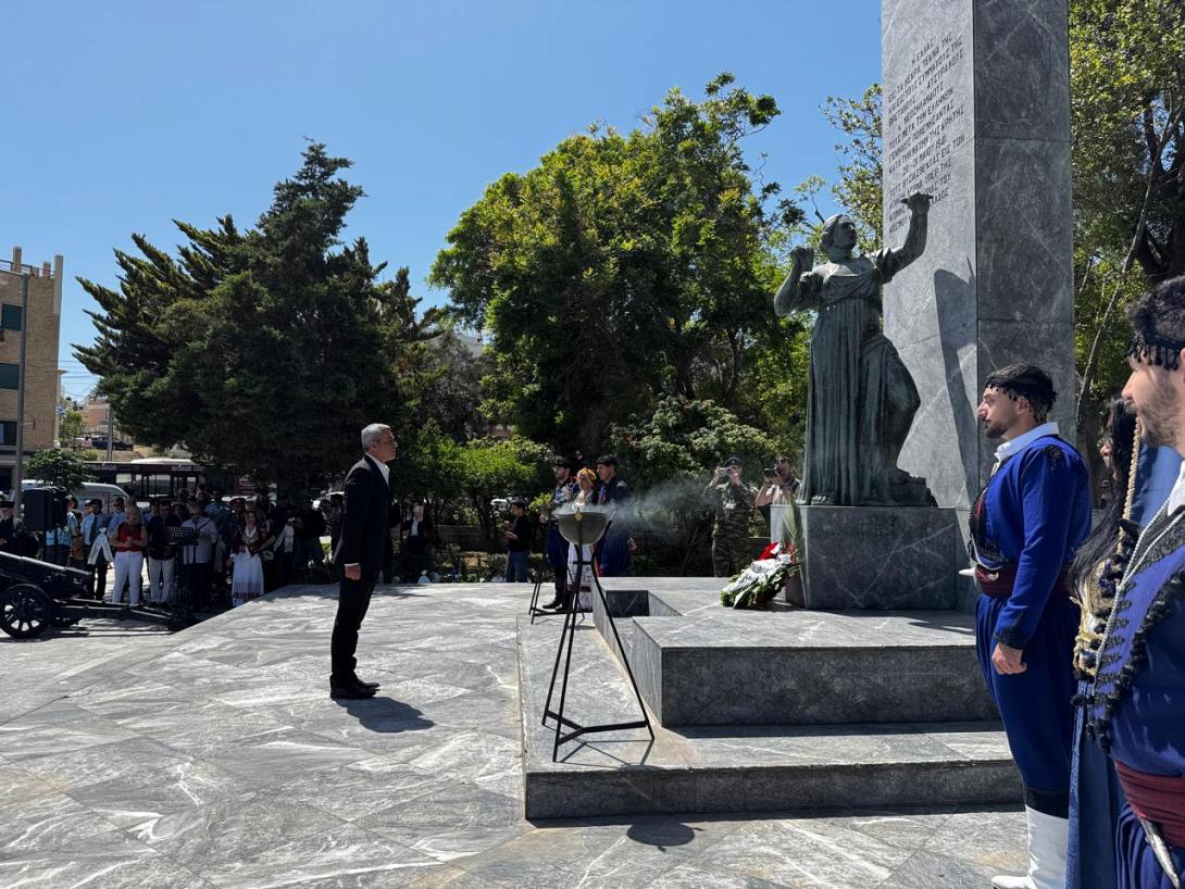 ΜΑΜΟΥΛΑΚΗΣ ΣΤΗ ΜΑΧΗ  ΤΗΣ ΚΡΗΤΗΣ