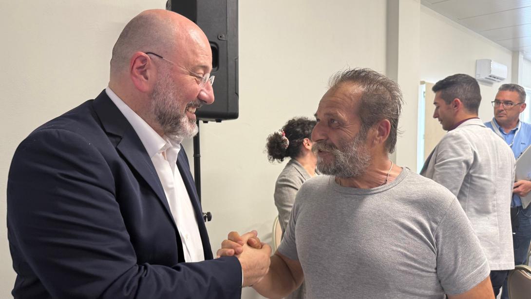 σάκης αρναούτογλου