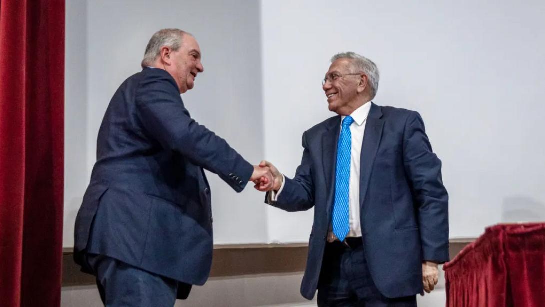 καραμανλής βαληνάκης