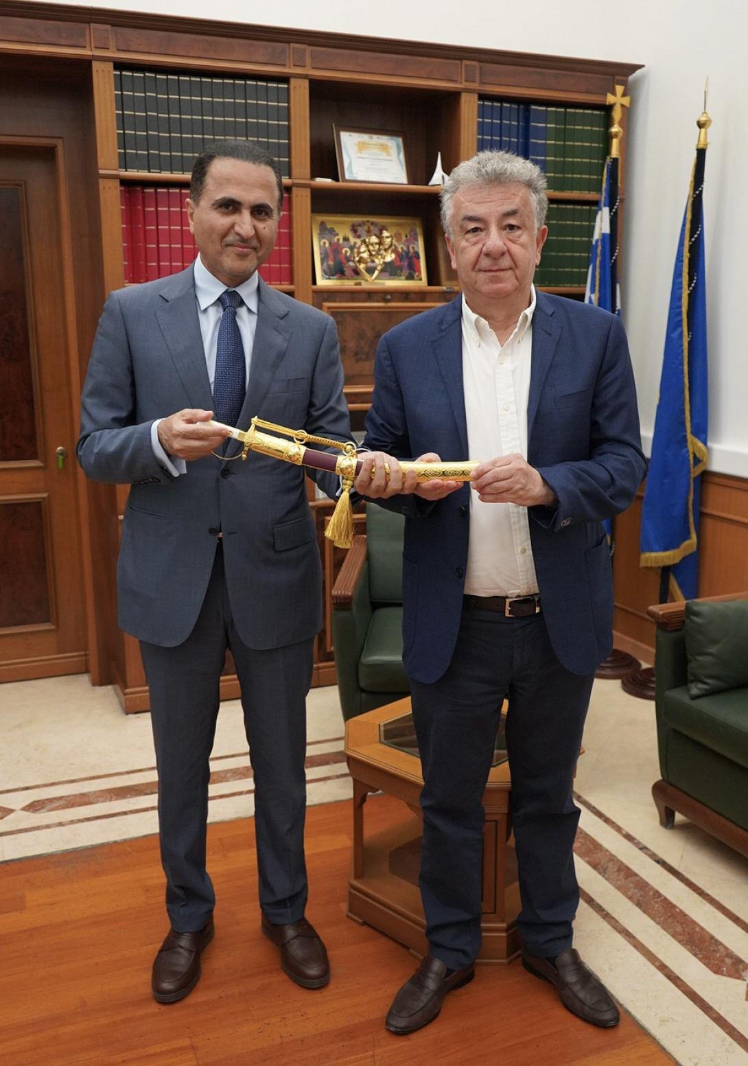 Συνάντηση του Περιφερειάρχη Κρήτης με τον Πρέσβη του Κατάρ