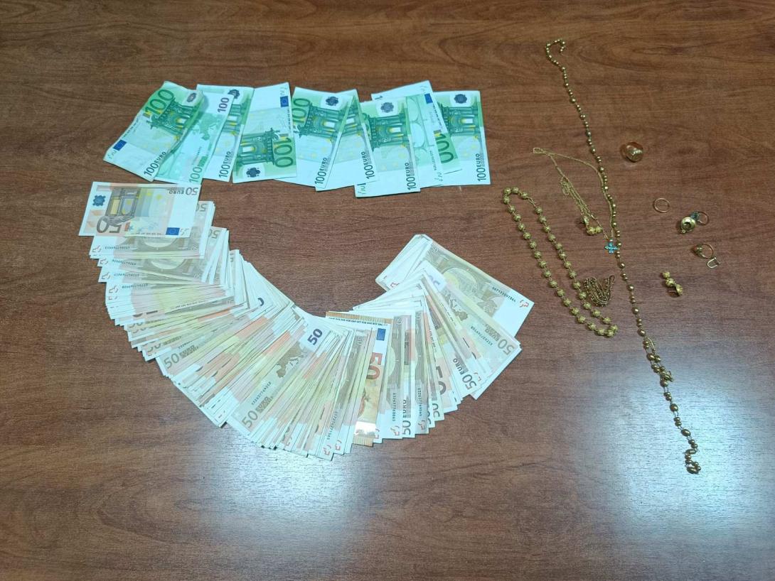 χρηματα - κοσμήματα