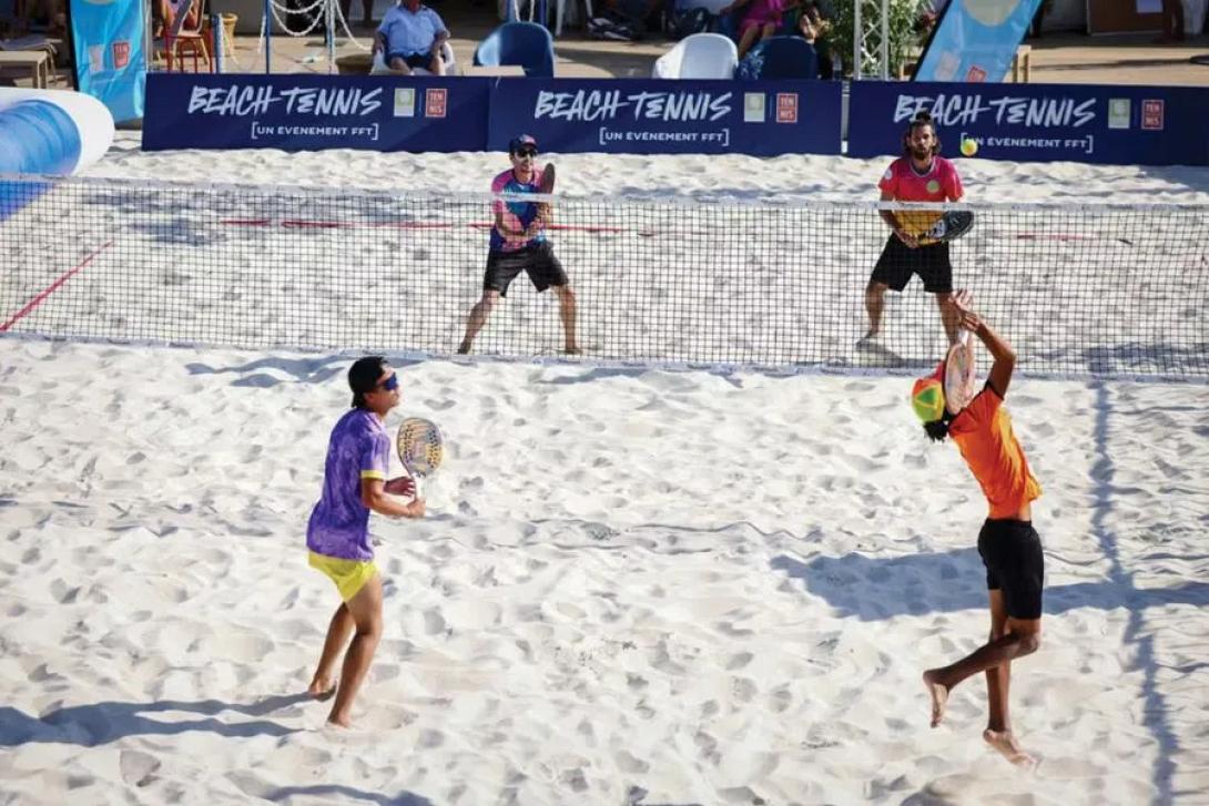 Beach tennis