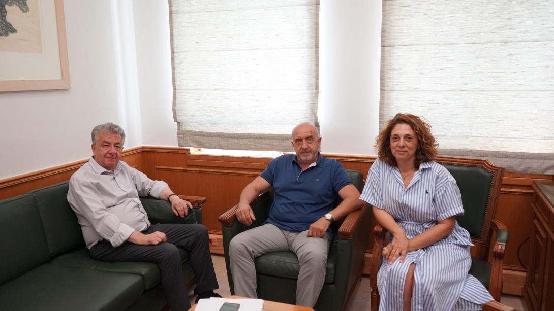 Συνάντηση του Περιφερειάρχη Κρήτης με τον Δήμαρχο Σφακίων