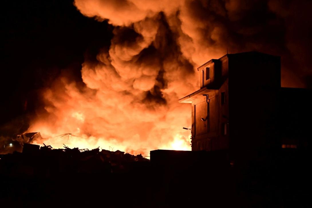 φωτιά μέγαρα