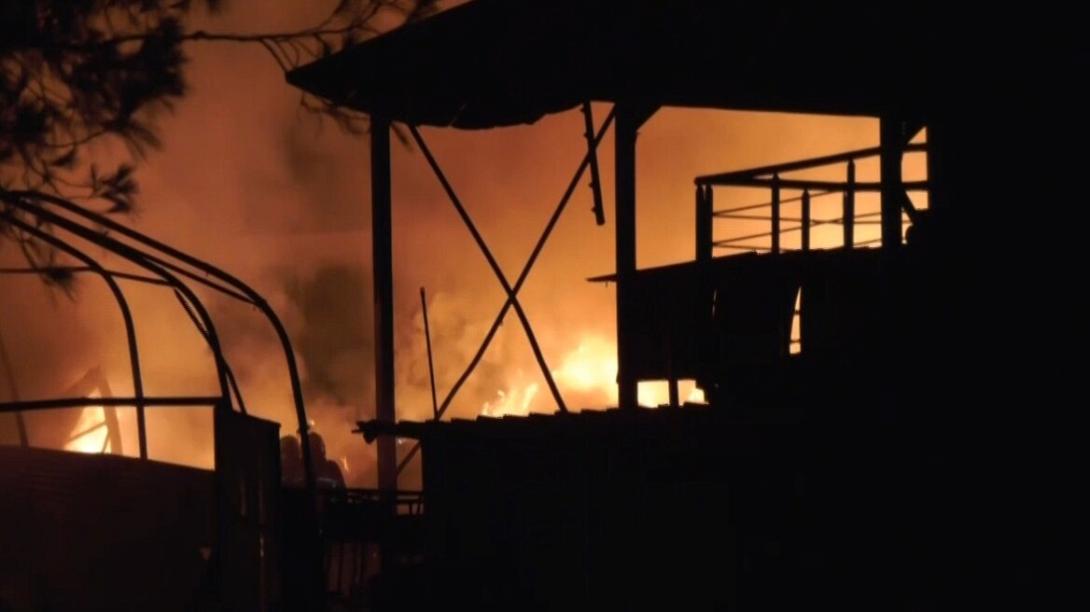 φωτιά σε εργοστάσιο στη Λέσβο 