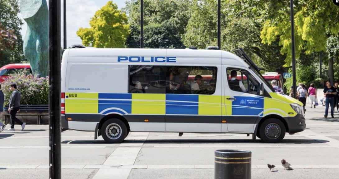 αστυνομία, επίθεση, μαχαίρι