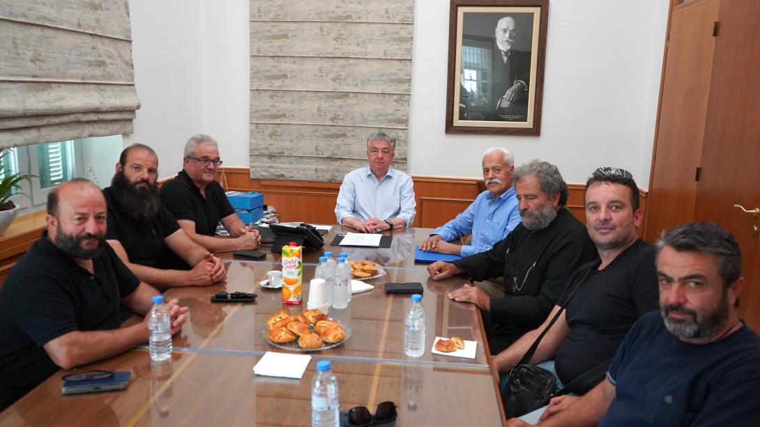 Συνάντηση Περιφερειάρχη Κρήτης με τον Δήμαρχο Αποκορώνου