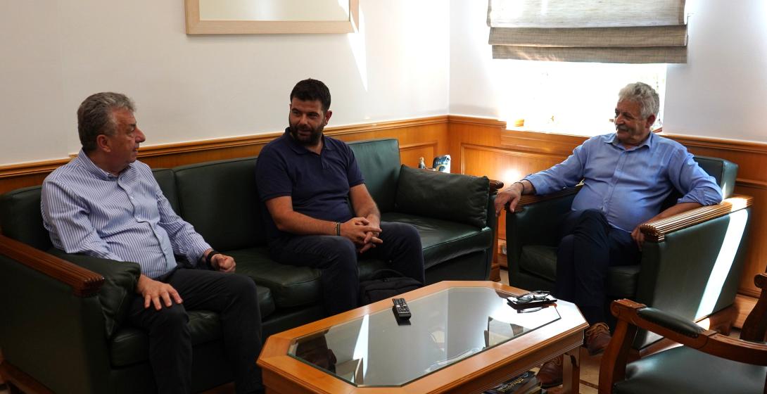 Συνάντηση Περιφερειάρχη με τον Δήμαρχο Οροπεδίου Λασιθίου