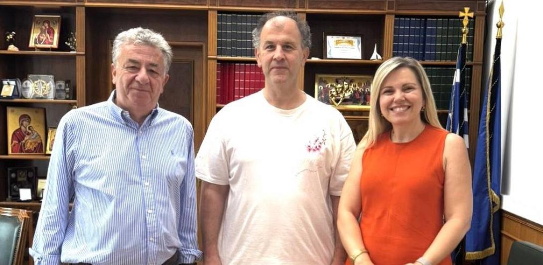 καλλιτεχνικός διευθυντής του φωνητικού συνόλου «Φωνωδία»